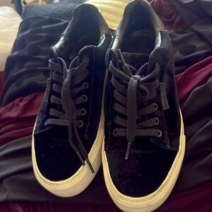 Kendall & kylie Velvet Sneakers (used)